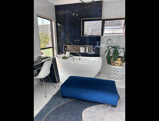 9 BEDROOM HOUSE FOR SALE IN BLUFF